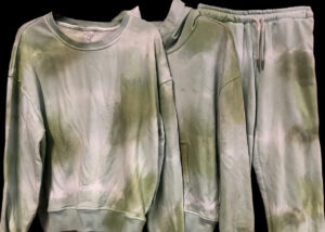 sweat suit tie-dyeing green